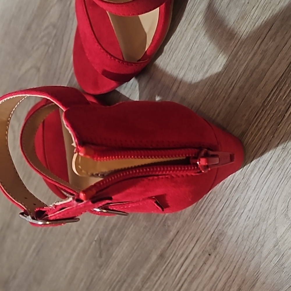 ✨️❤️Beautiful Sun + Stone Red Buckle & Zip Back Wedge Heels Size 5.5 - Picture 4 of 16